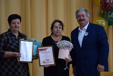 Депутаты поздравили учителей